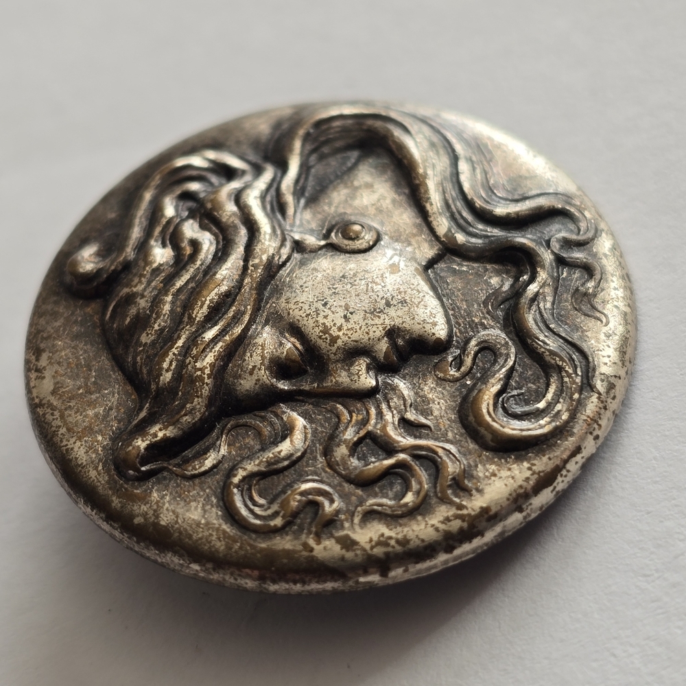Art Nouveau style brooch woman with flowing hair dark silver tone pin - Picture 3 of 14